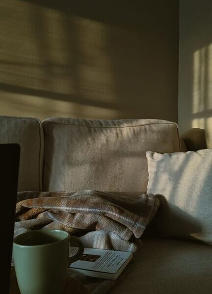 How to Create a Cozy and Inviting Reading Nook at Home